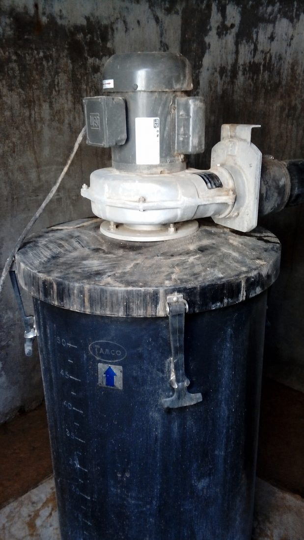 Drum scrubber compacto instalado bajo cámara de alcantarillado